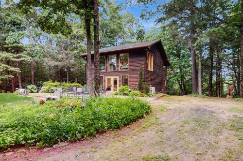 Spruce Pine House | Forest Oasis