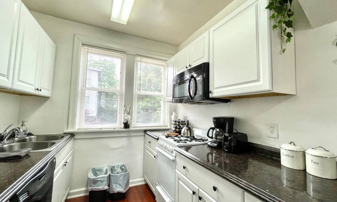 St. Louis Apartment | Forest Park, The Zoo, and much more