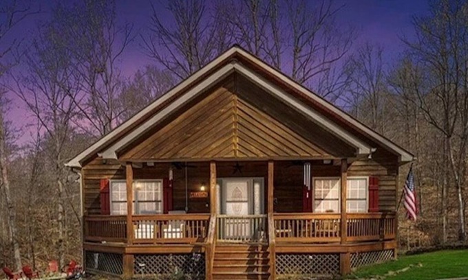 Sloans Valley Cabin | Forest Retreat with hot tub at Lake Cumberland Resort