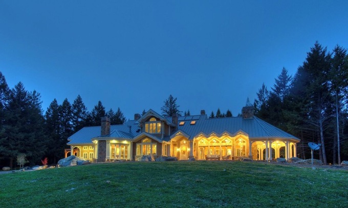 Cazadero House | Forest Villa: Off-Grid Luxury on 730 Acres of Western Sonoma’s Natural Beauty