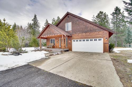 Cle Elum House | Forested Cle Elum Home with Trail Access and Deck