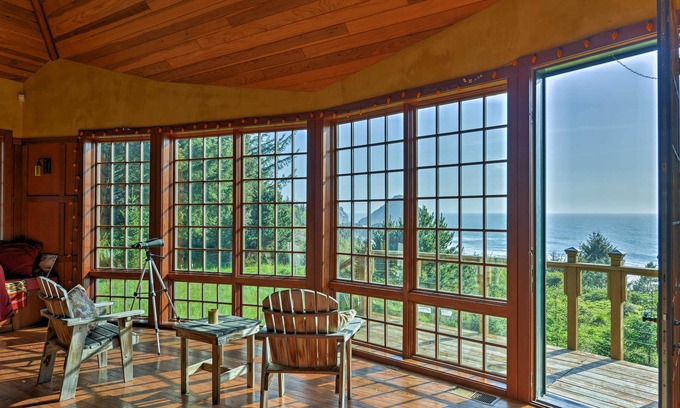 Port Orford House | Forested Gold Beach House w/Panoramic Ocean Views
