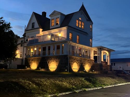 Winthrop House | Forever Green Manor - 6 bedroom - Stunning Ocean Views