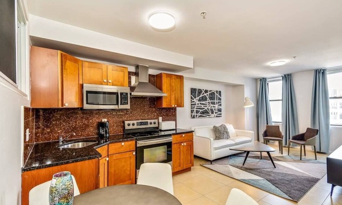 Chinatown Apartment | Forget the Hotel and stay in Style in a 2bd Apt