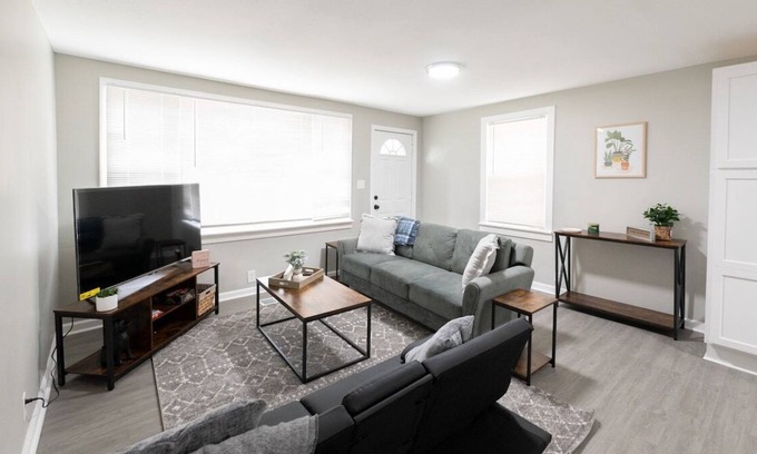 Rossville House | Forget your worries in this spacious and serene space