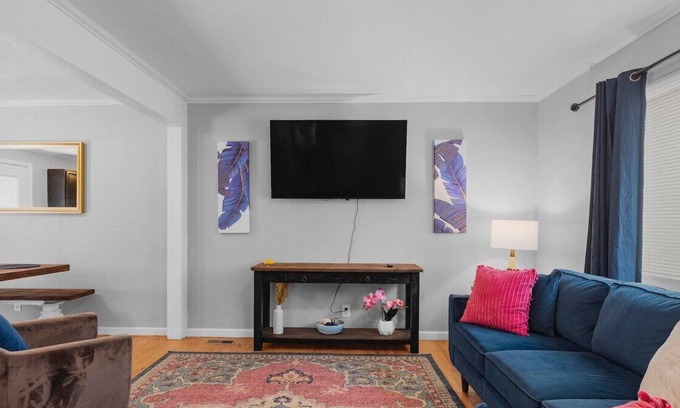 Lupton City House | Forget your worries in this spacious and serene space