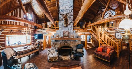 Mayfield House | Forks Riverfront Lodge - Traverse City Sleeps 18