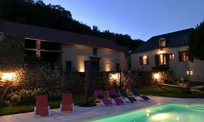 Vitrac House | Former 5-star farmhouse - heated swimming pool