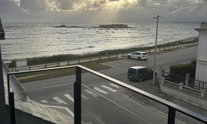 Kerroch Apartment | Fort Joyeux 2nd floor direct sea view