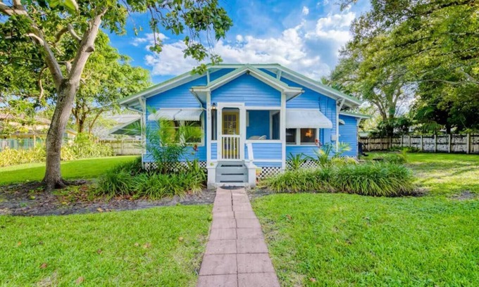 Sailboat Bend House | Fort Lauderdale’s Cozy Blue Gem