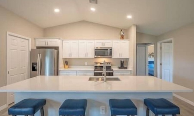 San Carlos Park House | Fort Myers Home sleeps 8-10 near RSW & Beaches