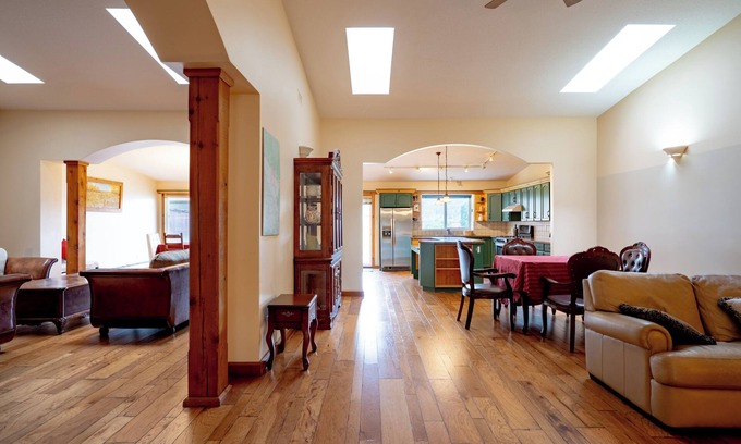 Langley House | Fort Wine Manor: 10 Guest Rental Home