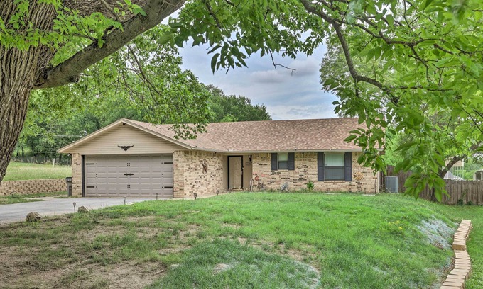 Fort Worth House | Fort Worth Home < 1 Mi to Eagle Mountain Lake