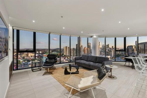 Fortitude Valley Apartment | Fortitude Valley 3-Bed, Top Floor and Bridge View