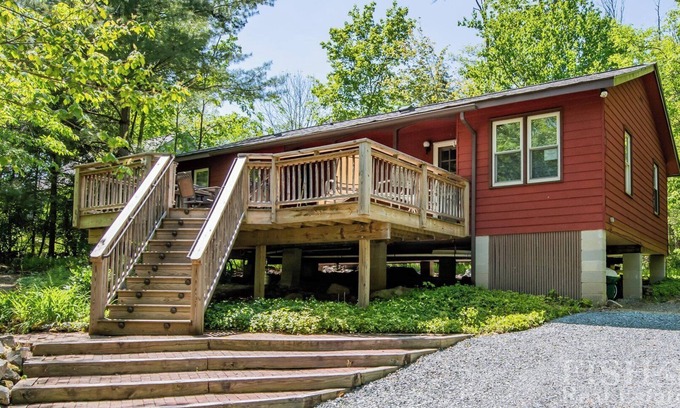 Laporte House | "Fountain Cottage" offers a large deck to enjoy your afternoon at Lake Mokoma