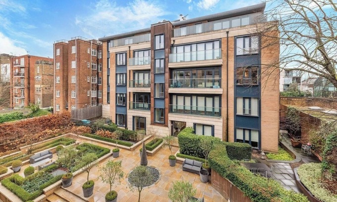 Camden Town with Primrose Hill House | Four Bedroom Dream and Graeat WiFi