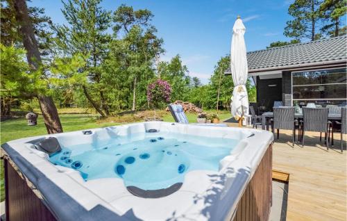 Hojby House | Four-Bedroom Holiday Home In Hojby