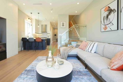 Vancouver South Villa | Four bedrooms New Lovely Duplex -1626