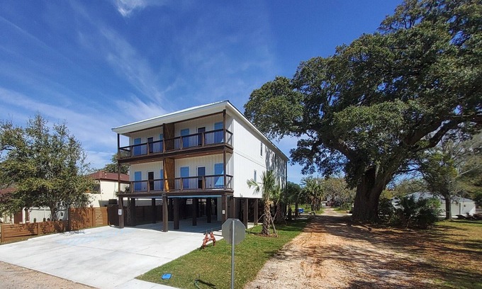Biloxi House | Four Palms Unit D, 500ft to Beach, Walk 2 Casinos!