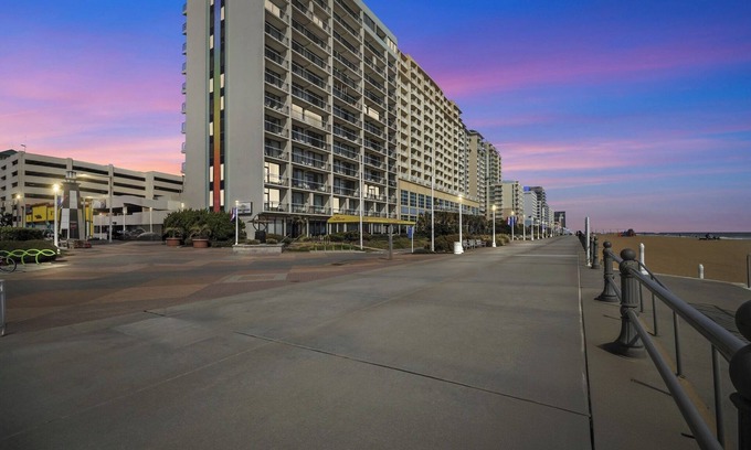 Northeast Virginia Beach Resort | Four Sails Resort
