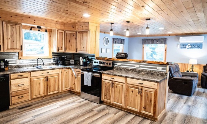 Lincoln House | Four Season Getaway on Upper Cold Stream Pond (Big Narrows)