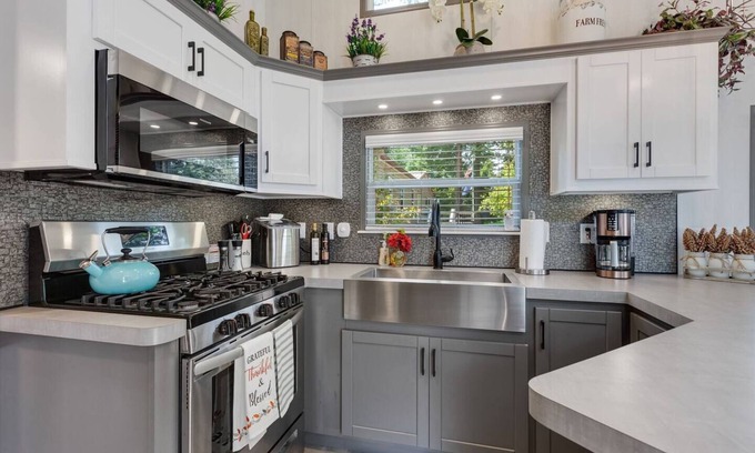 Bayview Apartment | Four Seasons Getaway