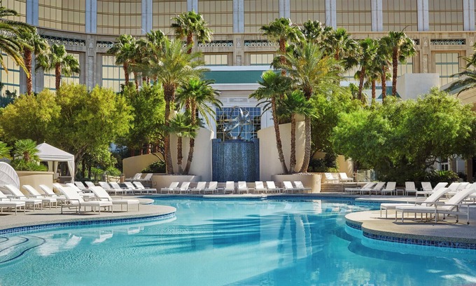 Las Vegas Strip Resort | Four Seasons Hotel Las Vegas