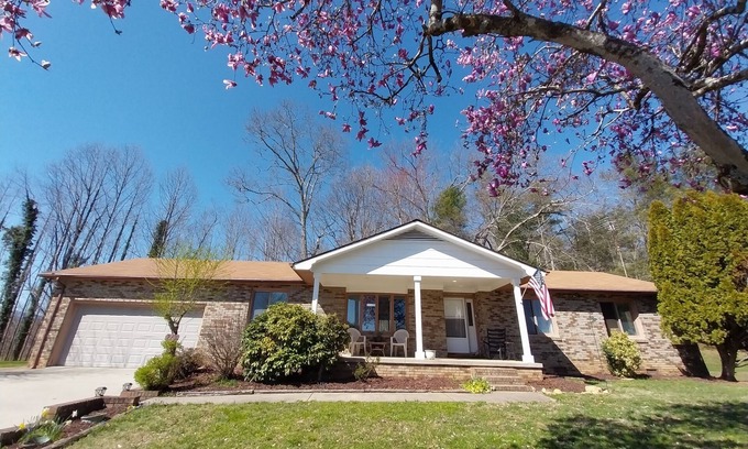 Mills River House | Four Seasons, Mills River
