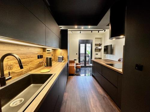 Thessaloniki Apartment | Four Seasons - The Crown Apartment