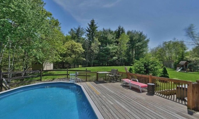 Tunkhannock Township House | Four seasons vacation home 4 BR with outdoor Hut tub and swimming pool.