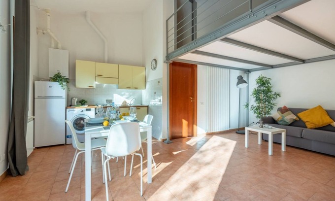 Pisa Apartment | Four Shades of Pisa - Yellow Studio Apartment