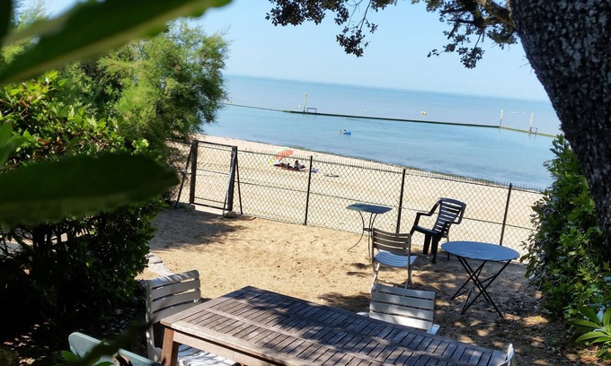 Fouras House | Fouras, Villa with character, direct private access to the beach.