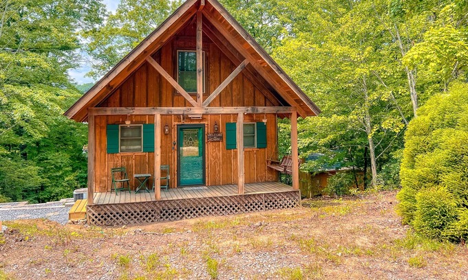 Purlear Cabin | Fourth of July Available! 1BR/1BA Cabin In Buck Mtn Community w/Wi-Fi