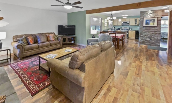 Sisters House | Fourth Sister Retreat - Great location with living room fireplace, community
