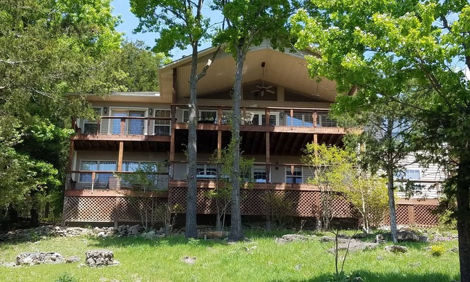 Garfield House | Fox Den- MAGNIFICENT Lake View! 5 minute walk or drive to shoreline!