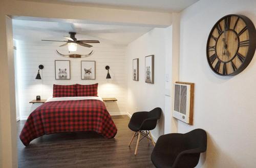West Village House | Fox Den- Pet Friendly Suite In Shaver Lake