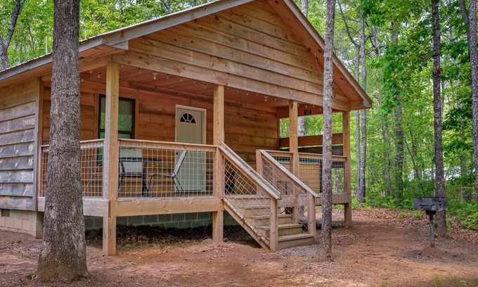 Fort Payne Cabin | Fox Hole-cozy cabin in the woods w/hot tub & fire pit