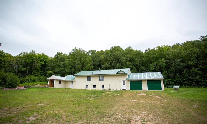 Grand Marais House | Fox Lodge - Beautiful Northwoods 3 Bedroom, 2 Bath Lodge