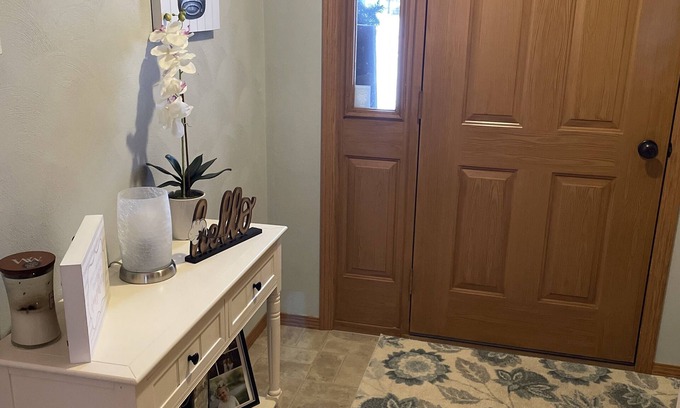 Neenah House | Fox valley home - 30 min drive to Lambeau Field