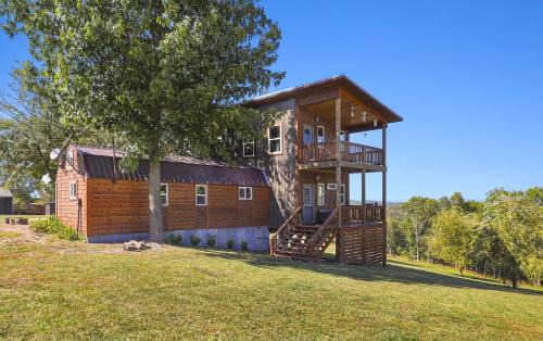 Eureka Springs House | Fox Wood Cabin-hot Tub Family-friendly, 50 Acres