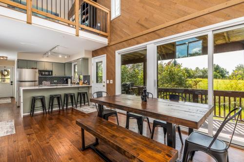 The Galena Territory House | Fox Wood Path Getaway