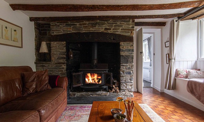 Launceston Cottage | Foxglove Cottage, in glorious Cornish countryside