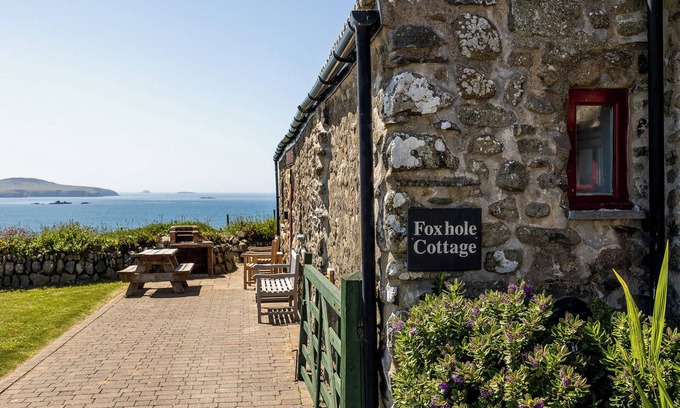 St Brides Cottage | Foxhole Cottage, Holiday Cottage Whitesands Bay, Sleeps 6, 3 bedrooms, bathrooms