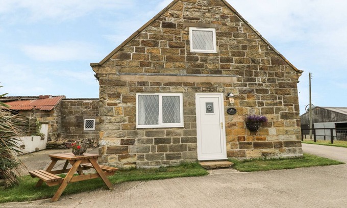 Hawsker Cottage | FOXHUNTER COTTAGE, family friendly in Hawsker