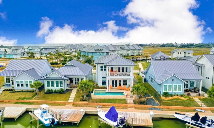 Rockport House | Foxtail Breeze