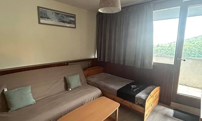 Besse-et-Saint-Anastaise Apartment | 5-person apartment at the foot of the slopes with Wi-Fi in Super Besse