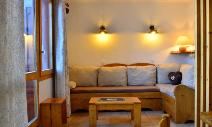 Montchavin Apartment | Renovated duplex for 8, 3 min to slopes, balcony and free parking