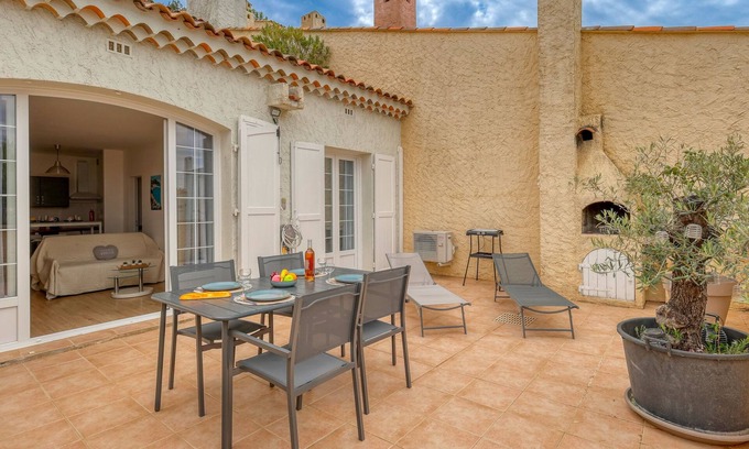 La Madrague Apartment | Hameau la Madrague by Interhome