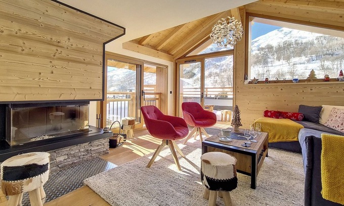 Le Bettaix Ski Chalet | Modern chalet with sauna near the slopes