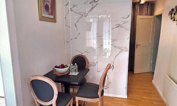 Villedieu-les-Poeles Apartment | L'Écrin 1-bedroom apartment